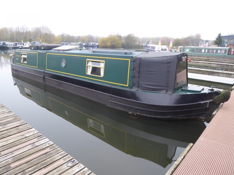 Stream Line Narrowboats / Owner Laura May Narrowbeam